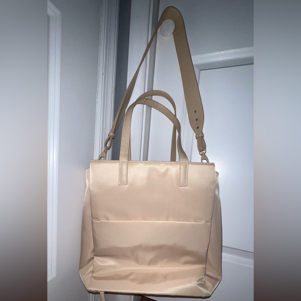 🎉 SOLD 🎉 BEIS the commuter tote in beige